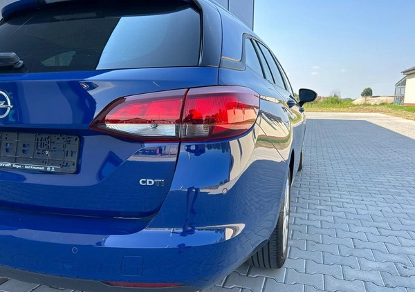 Opel Astra cena 40900 przebieg: 115235, rok produkcji 2018 z Kostrzyn małe 191
